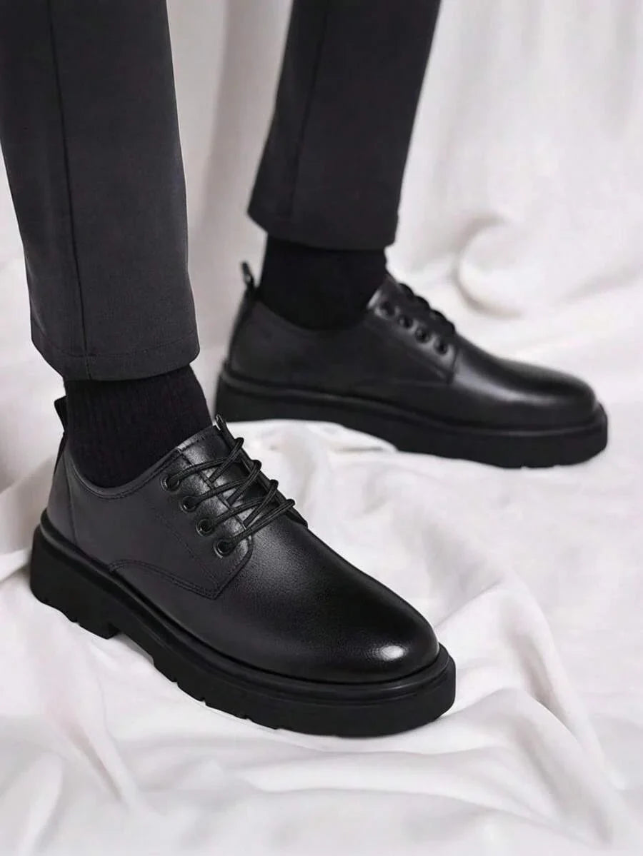 Derbies homme à œillets, coloris Noir, vue principale