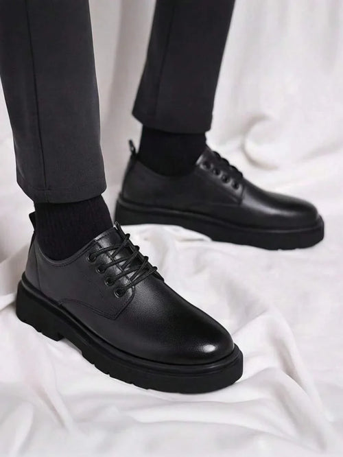 Derbies homme à œillets, coloris Noir, vue principale