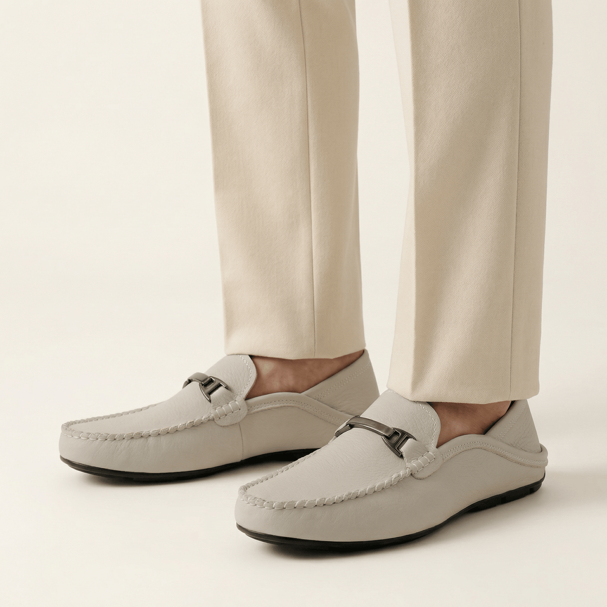 Mocassin à Ornement Métallique en Cuir Lisse, vue 3
