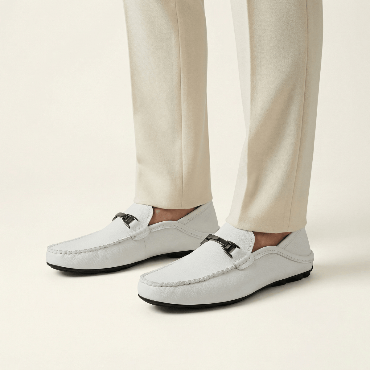 Mocassin à Ornement Métallique en Cuir Lisse, vue 6