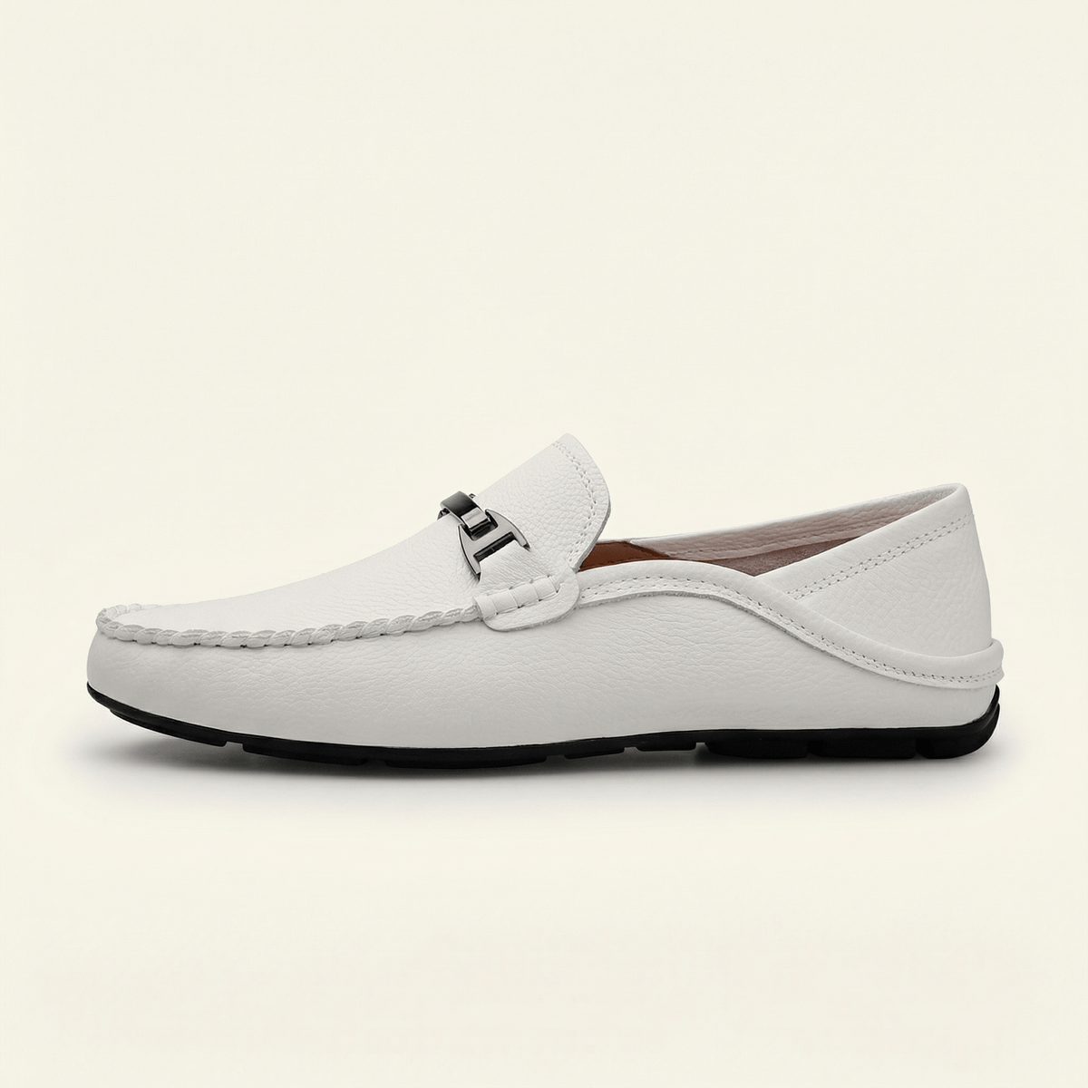 Mocassin à Ornement Métallique en Cuir Lisse, coloris Blanc