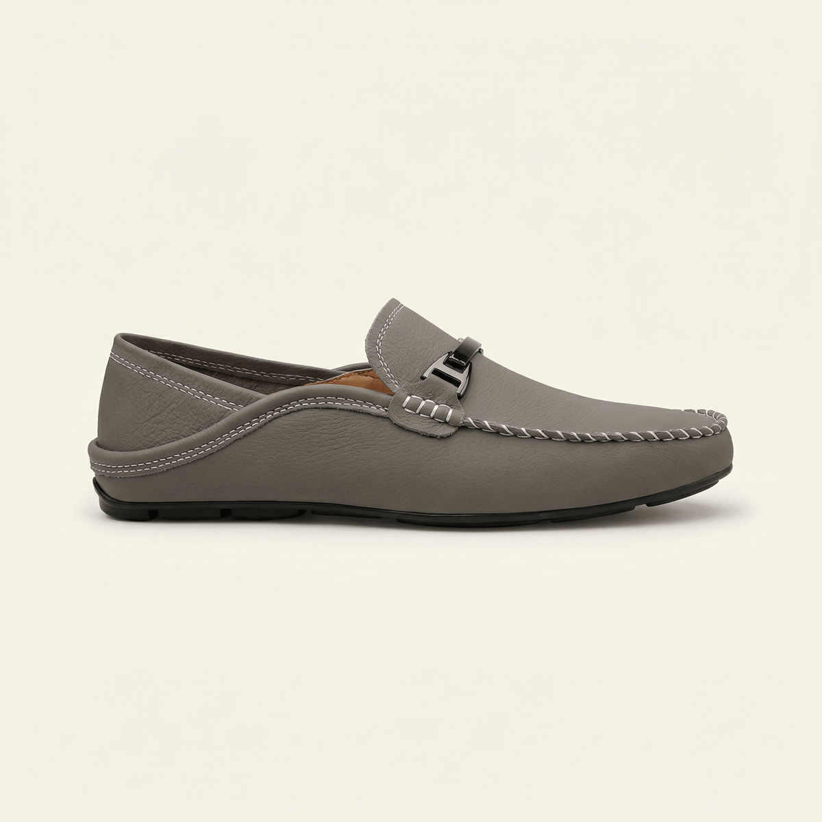 Mocassin à Ornement Métallique en Cuir Lisse, coloris Gris