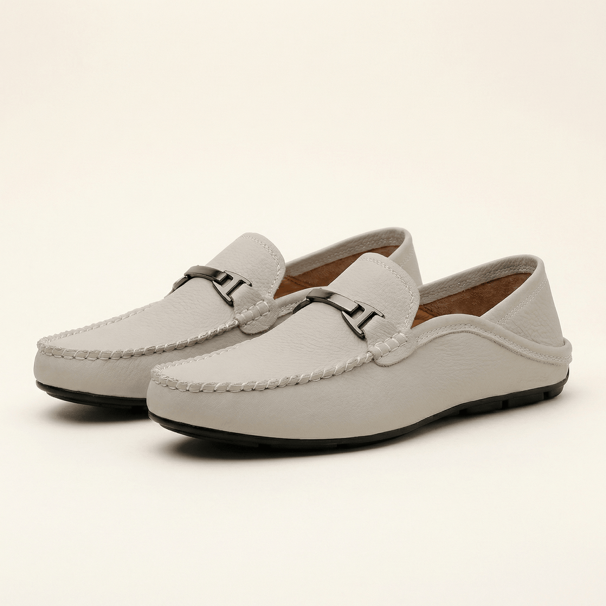 Mocassin à Ornement Métallique en Cuir Lisse, vue 2