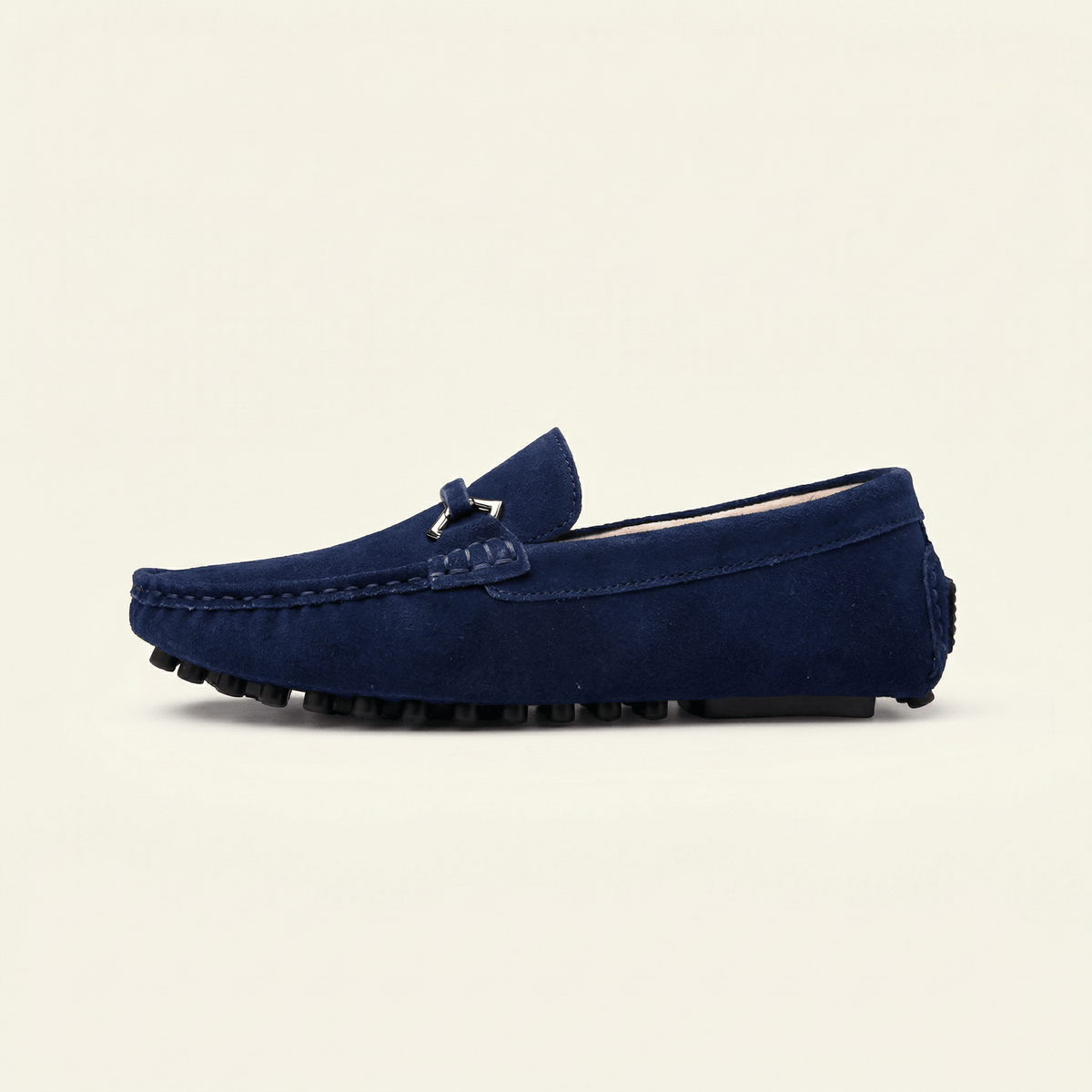 Mocassin à Picots en Daim avec Ornement Métallique, coloris Bleu Marine